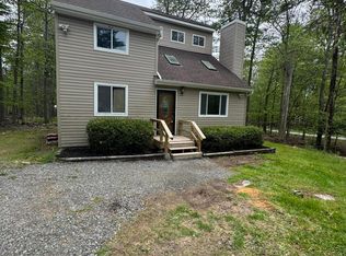 8482 Bumble Bee Way, Tobyhanna, PA 18466