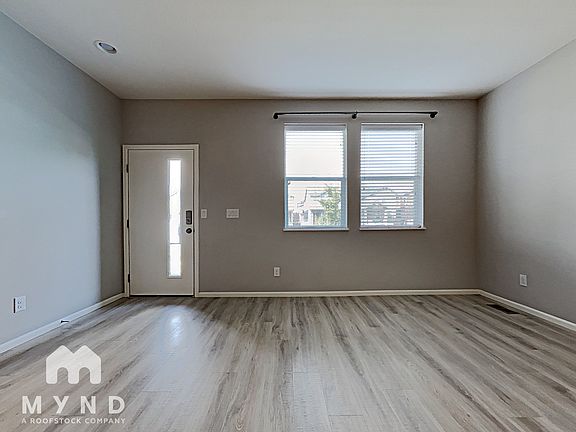 5th image of 4764 N Kittredge St