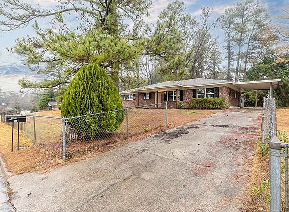 4th image of 4029 Sweetbriar Dr