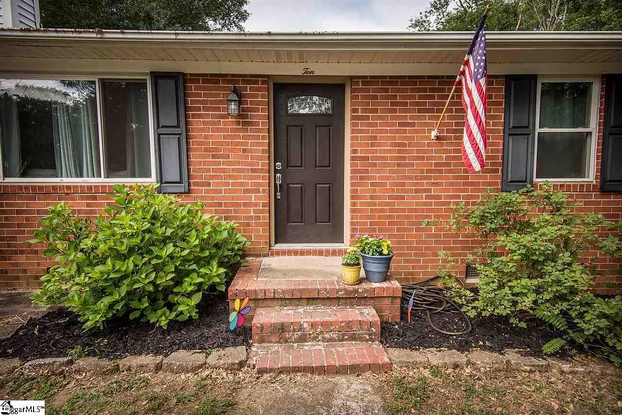 10 Greenfield Ct — Photo 1