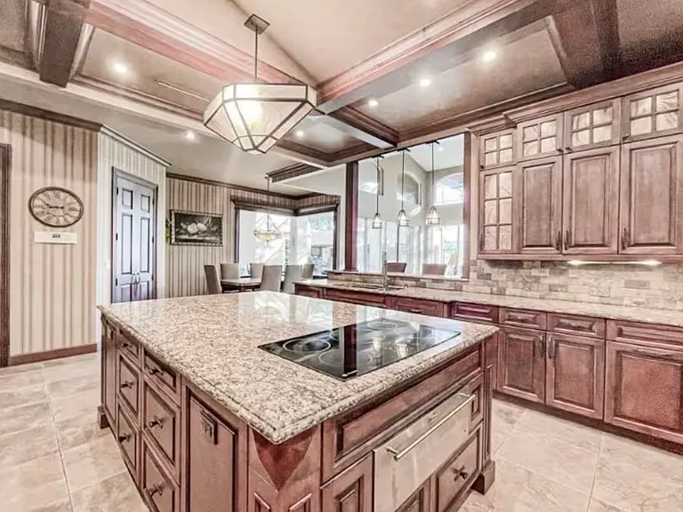 212 Silverado Dr — Photo 21