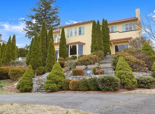 6 Fairgreen Ln, Old Greenwich, CT 06870