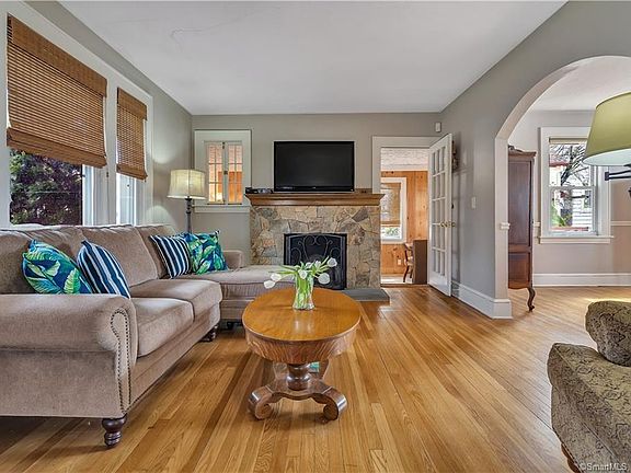 3rd image of 929 Wilcoxson Ave