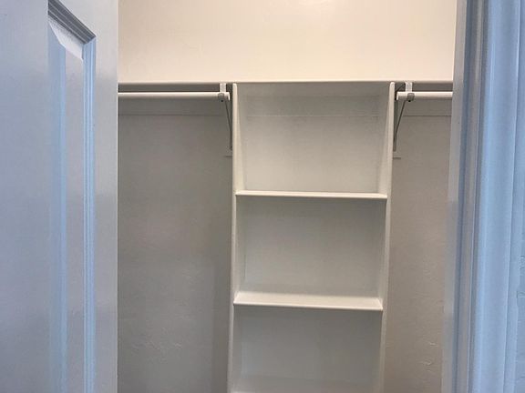 5th image of 1110 Walworth St