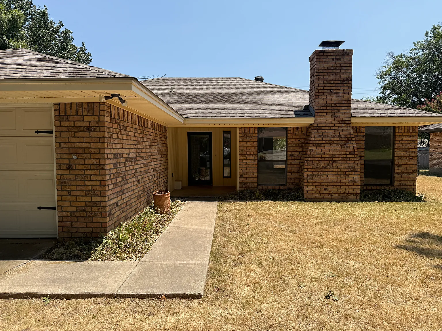 3 bed, 1556 sqft, $2,000 — Photo 1