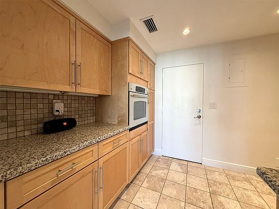 5th image of 3233 NE 34th Street #1403