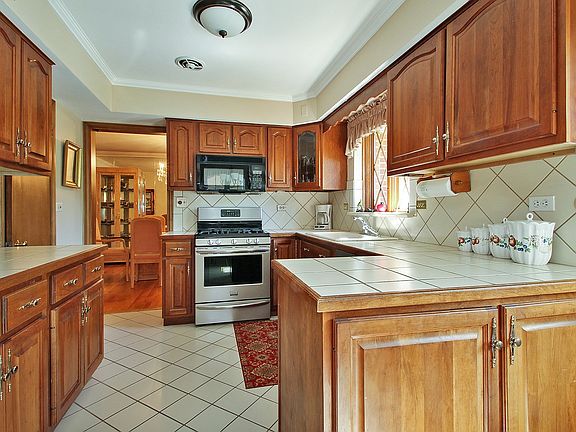 3rd image of 6931 N Kedvale Ave