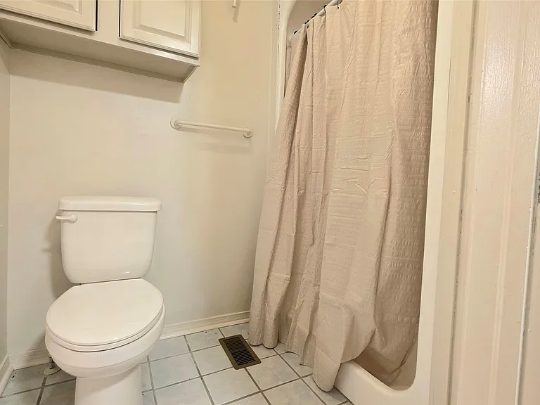 2410 W Driftwood Dr — Photo 6
