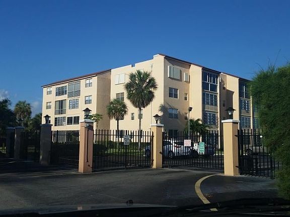 4th image of 2811 Somerset Dr APT 115