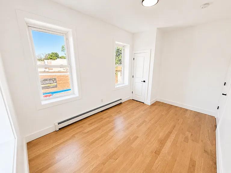 90 Ingraham Pl #A — Photo 9