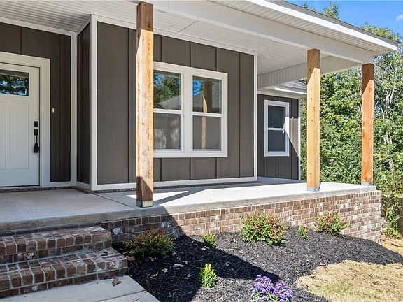 2nd image of 5 Towan Cir