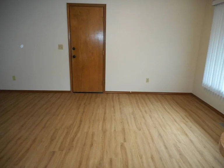 2377 Edgehill Ct S — Photo 10