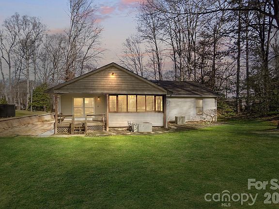 2nd image of 4437 Lake Shore Rd N