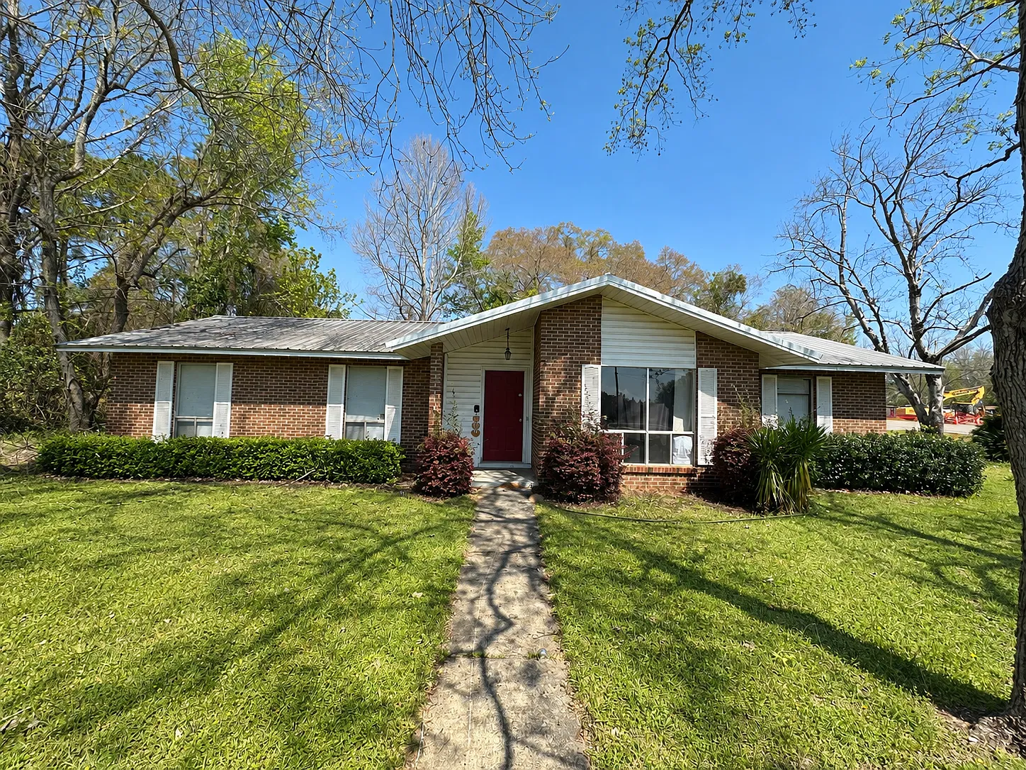 3 bed, 1.5 bath, 1140 sqft, $1,000 — Photo 1