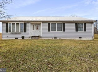 11756 Walnut Point Rd, Hagerstown, MD 21740