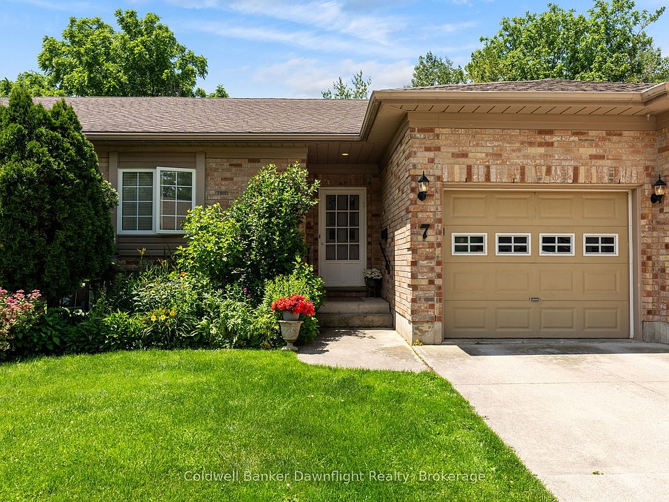 1st image of 7 Brookside Pl