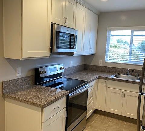 4th image of 560 Lincoln St #3ba906a16