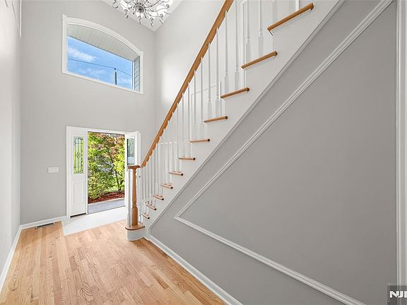 3rd image of 15 Laurel Ave
