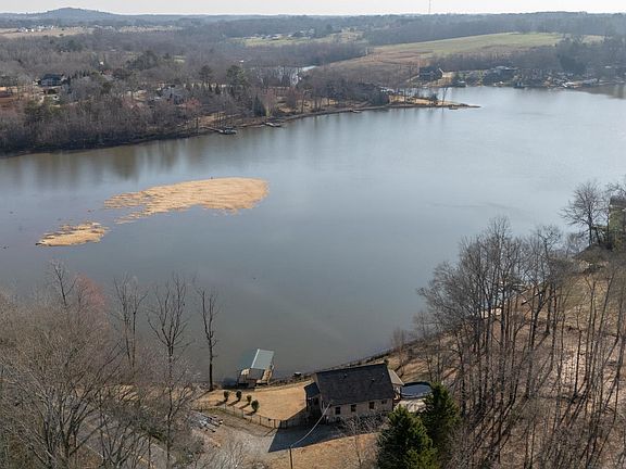 3rd image of 398 Sloan Rd