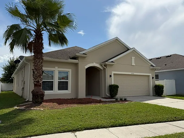 4 bed, 1900 sqft, $2,500 — Photo 2