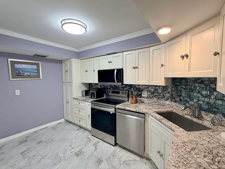 2425 Presidential Way #304