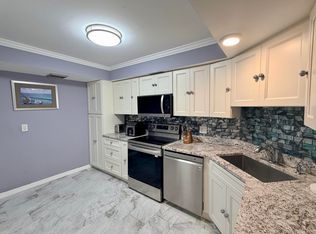 2425 Presidential Way APT 304, West Palm Beach, FL 33401