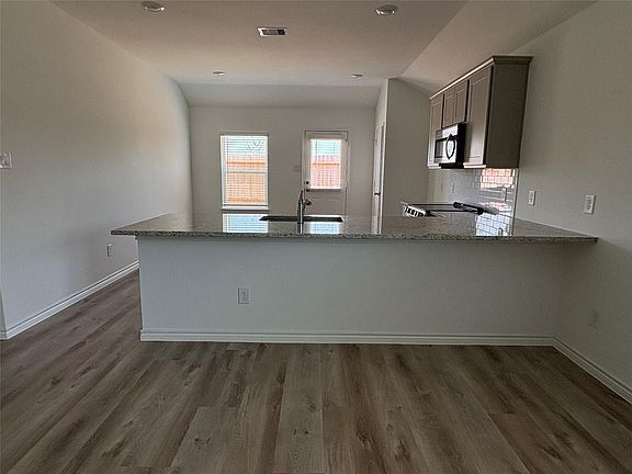 4th image of 10475 Sugar Mill Dr