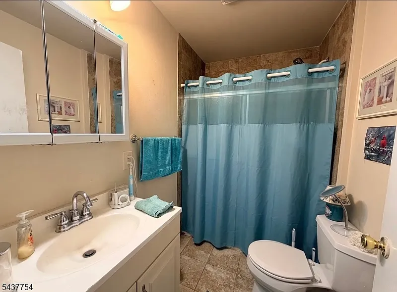 2 bed, 1.0 bath, $1,950 — Photo 2