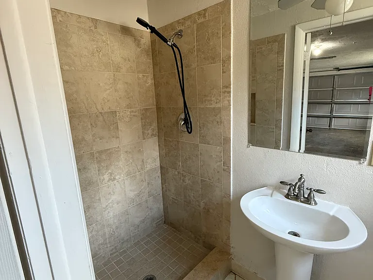 5114 Greenwood St — Photo 10