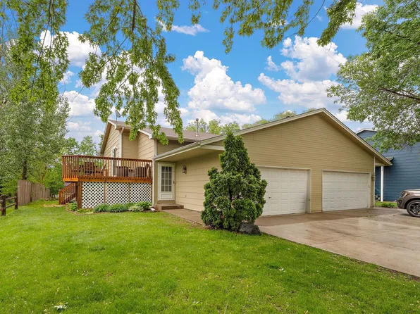 1533 Roundhouse Cir, Shakopee, MN 55379