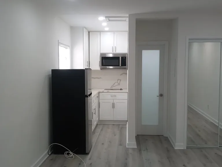 1233 Gordon St #6 — Photo 9