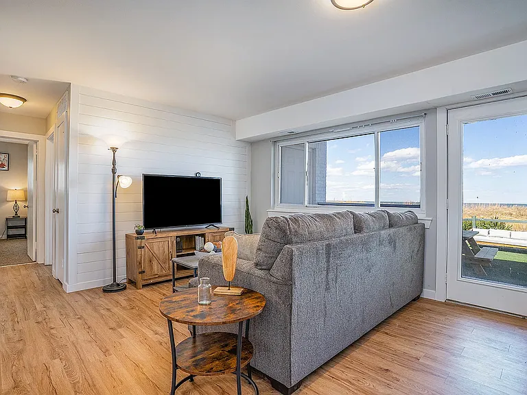 570 W Ocean View Ave #1 — Photo 14