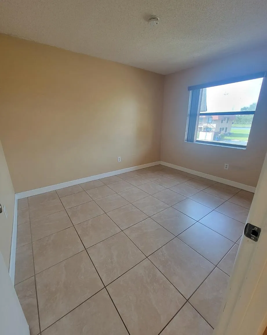 2 bed, 750 sqft, $2,200 — Photo 3