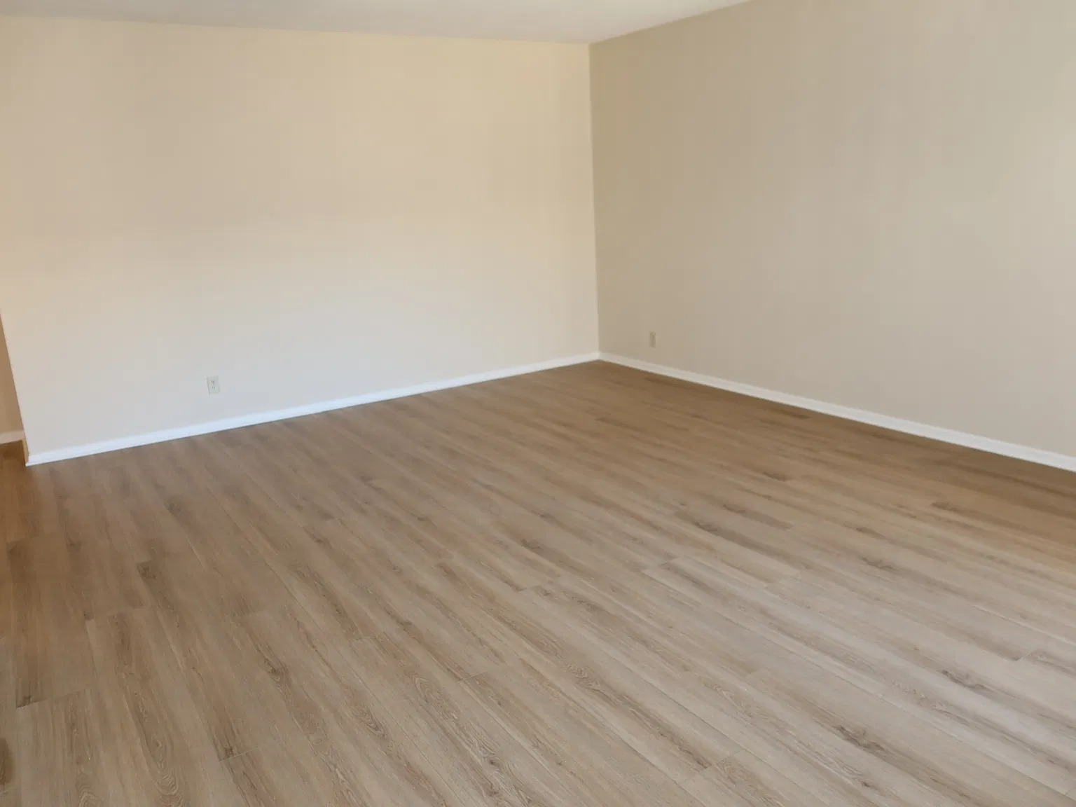2 bed, 1100 sqft, $2,550 — Photo 2