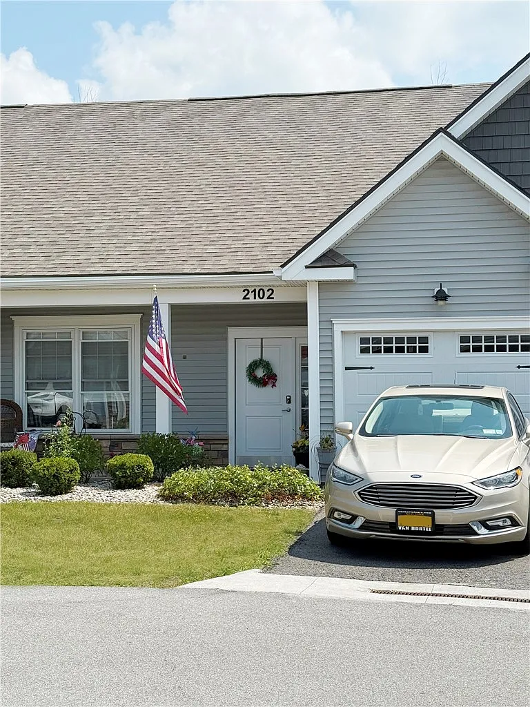3 bed, 3.0 bath, 1345 sqft, $2,721 — Photo 1