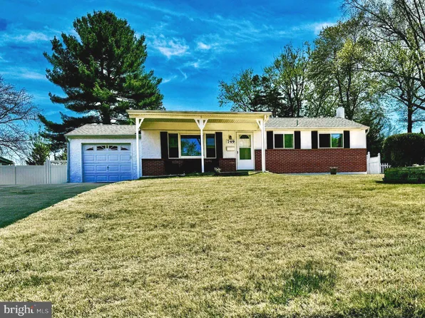 749 Ivers Ln, Warminster, PA 18974