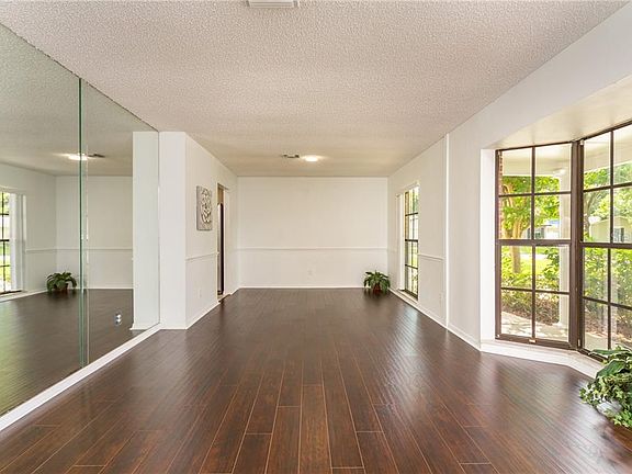5th image of 11401 Country Oaks Dr
