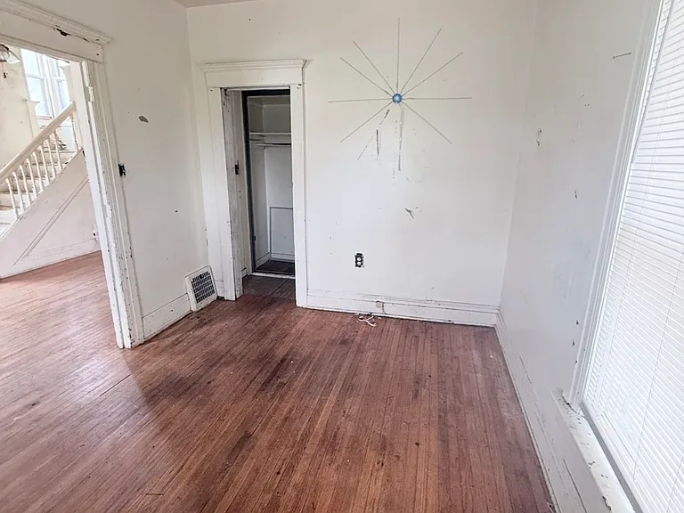 1019 Avenue A — Photo 10