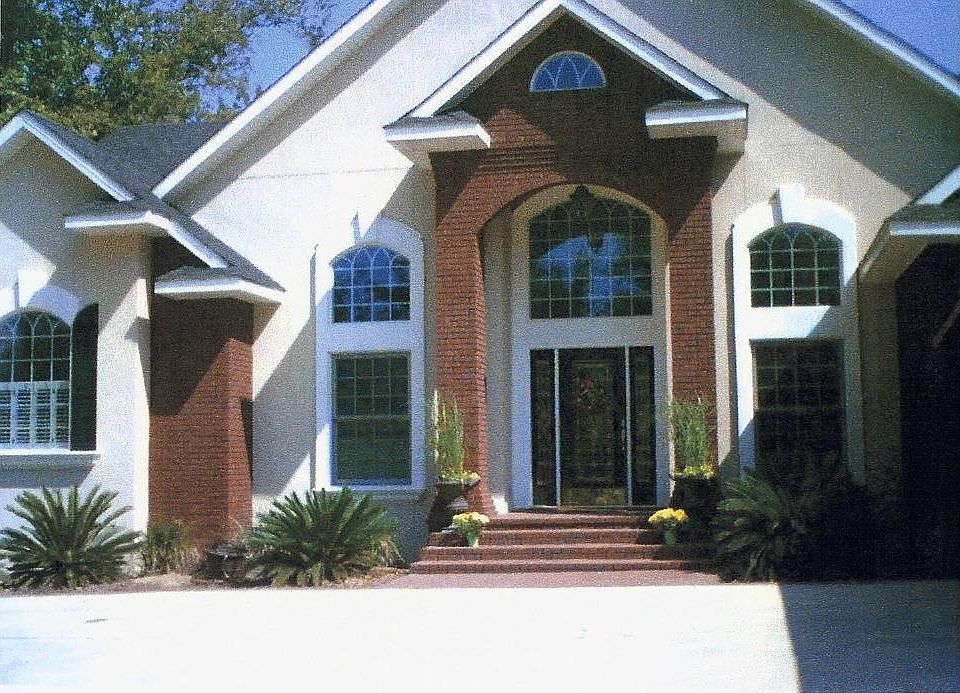1st image of 300 Lincoln Ave