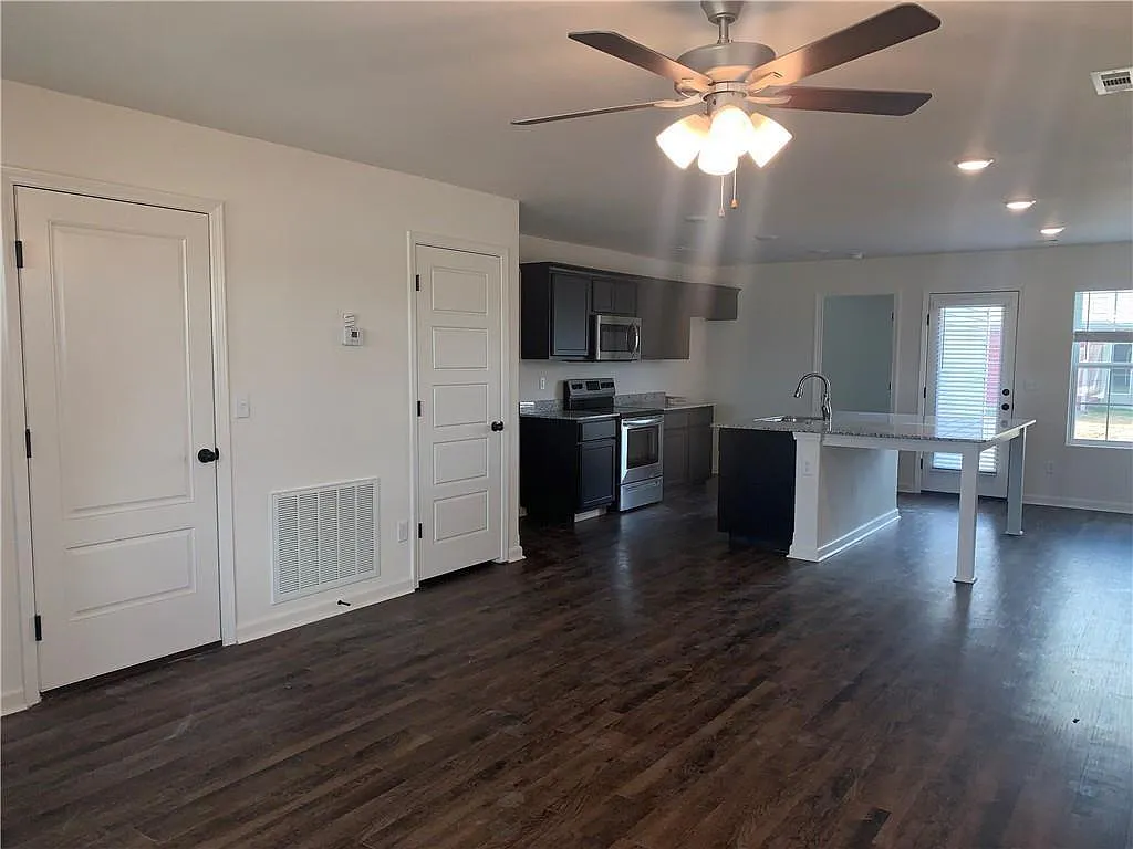 824 South Parrot Lane - 1 — Photo 2