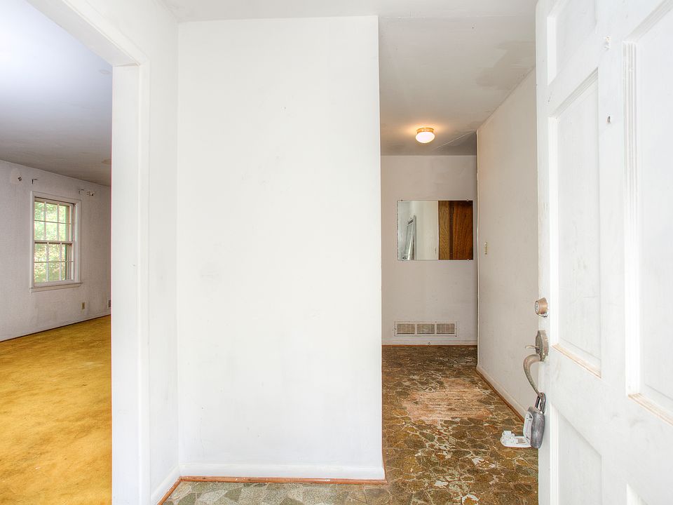 1st image of 586 Milligan Dr