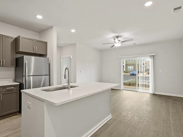 The Grande at Geyser Falls Luxury Apartments — Photo 14