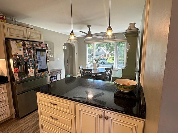 5th image of 559 Woodview Dr