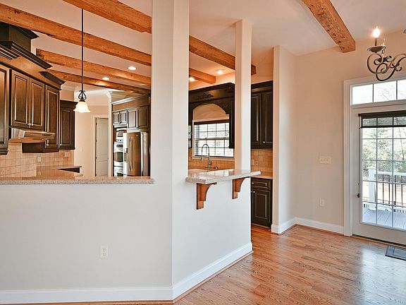 5th image of 308 Stono Ct