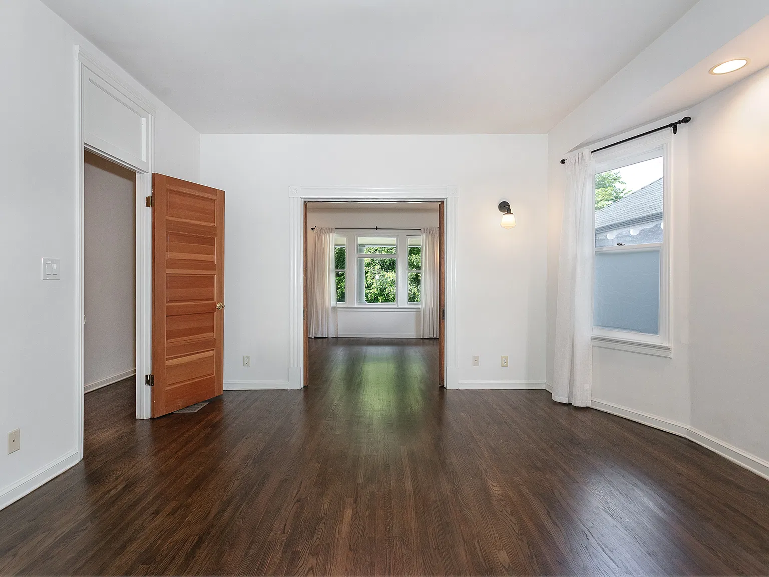 2 bed, 1045 sqft, $3,095 — Photo 2
