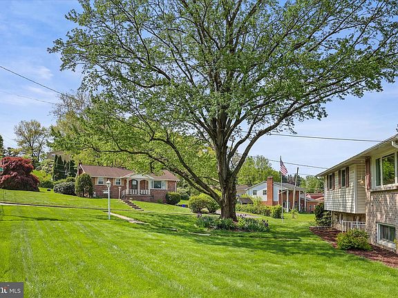 5th image of 498 Maywood Rd