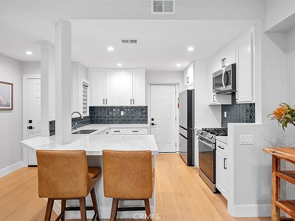 2nd image of 26 Sunbridge Pl