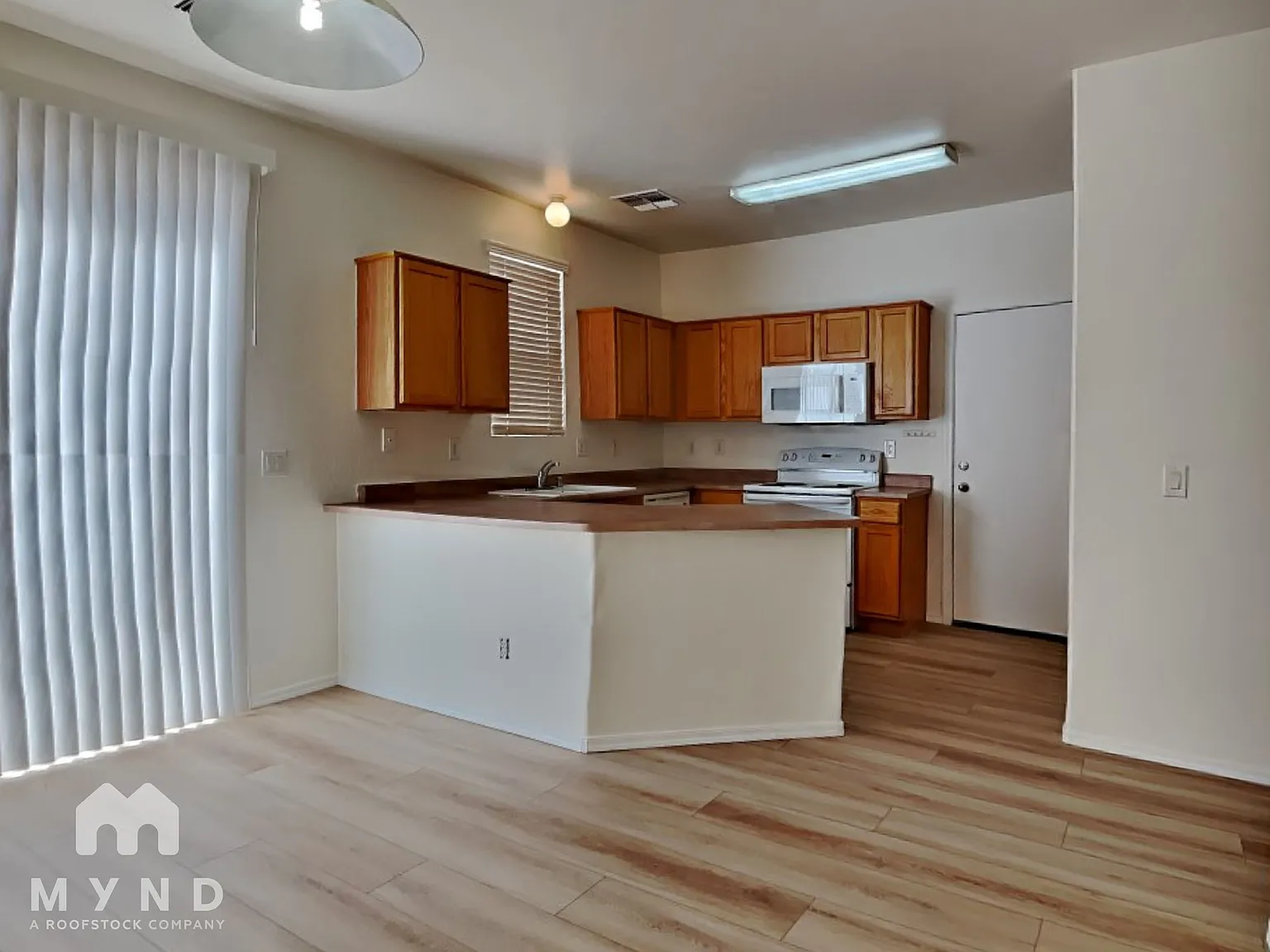 3 bed, 1.5 bath, 1262 sqft, $1,815 — Photo 4