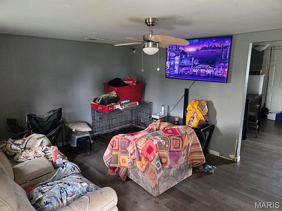 3rd image of 311 W 7th St