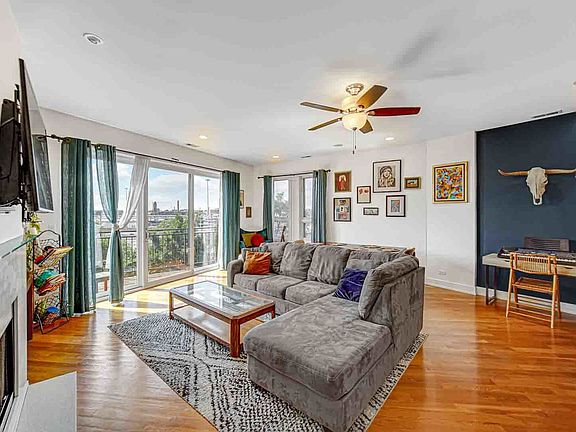 4th image of 2818 W Chicago Ave APT 4